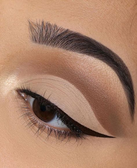 soft cut crease makeup, glam winter makeup looks, easy winter makeup looks, winter makeup looks natural, winter makeup trends 2021, 2021 makeup looks, fall makeup looks, winter makeup looks for dark skin, fall/winter makeup trends 2021, winter  makeup colors 2021 Nude Cut Crease Makeup, Fall Makeup 2022, Soft Cut Crease Makeup, Makeup Looks For Dark Skin, Soft Cut Crease, Winter Wedding Makeup, Eyeshadow Crease, Cut Crease Eye Makeup, Maquillage Yeux Cut Crease