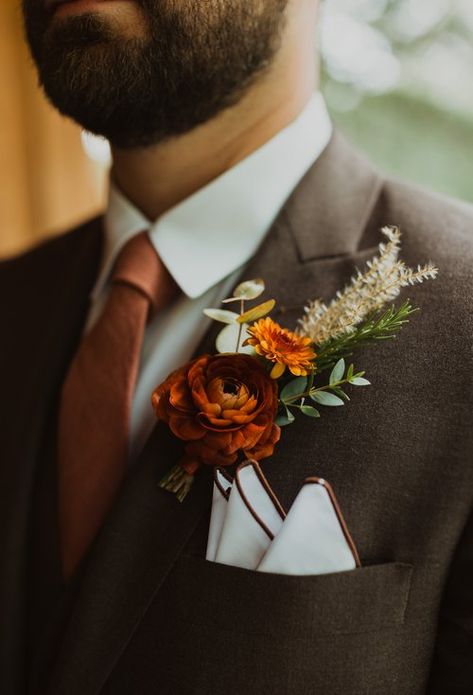 Fall Wedding Bouttoniere, Boutonniere Wedding Rustic Burnt Orange, Fall Bouquet And Boutonniere, Fall Ties For Wedding, Fall Boutineer Ideas Rustic, Groom Boutonniere Fall, Fall Wedding Brown Suit, Fall Bouteniers Groomsmen, Rustic Fall Boutonniere