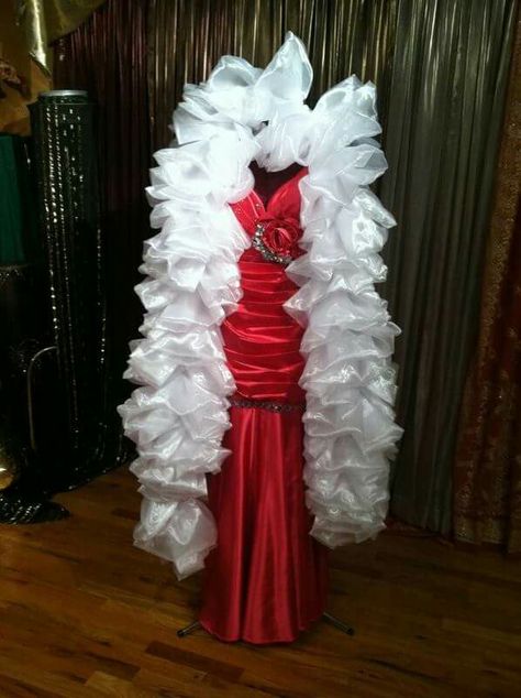 A fabulous organza boa! Bachelorette Fits, Classic Burlesque, Dancing Costumes, Queen Dresses, Prom Inspo, Burlesque Costume, Spirit Gifts, Rocky Horror, Heart Dress