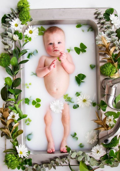 Baby Milk Bath, Bath Pictures, World Breastfeeding Week, Baby Announcement Photoshoot, Milk Bath Photography, Baby Milestones Pictures, Baby Milestone Photos, Milestone Pictures, Foto Baby