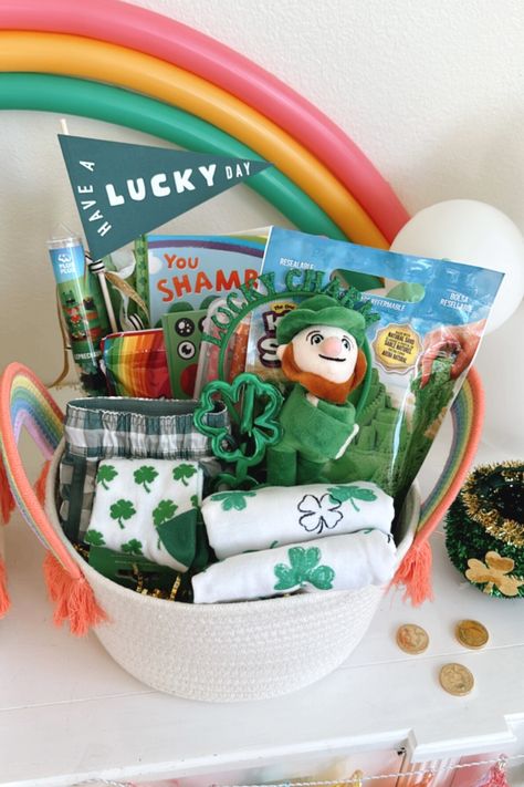 St. Patrick's Day baskets for kids! #toddlermom #Pinchproof #StPatricksDay #StPatrick’sdecor #StPaddy’s #StPatty’sDay #HappyShamrockDay #HappyShamrocks #Justbecausegift #Giftsforkids #LuckyCharm #KissmeI’mIrish #Greenclover #Leprechaun #Pot of gold #Shenanigans #StPatricksdaybaskets St Patricks Day Basket Ideas Kids, St Patrick’s Day Basket For Kids, St Patrick’s Day Gifts For Kids, St Patrick’s Day Gift Basket, Occasion Bins, Easter Iphone Wallpaper, St Patricks Toddler, Wallpaper Easter, Baskets For Kids