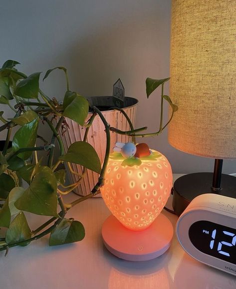 Strawberry table lamp 🪔 Strawberry Lamp, Aesthetic Lamp, Christmas Strawberry, Lamp Nursery, Color Changing Lamp, Cute Furniture, Pinterest Room Decor, Kids Night, Teen Room Decor