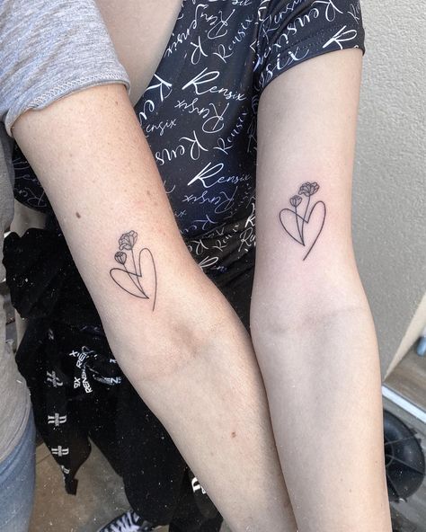 Daughter And Mom Tattoo Ideas, Matching Tattoo With Mom, Tattoo Mama E Hija, Matching Tattoos For Mom And Daughter, Matching Tattoos For Mother And Daughter, Mother And Daughter Matching Tattoos, Mom And Daughter Matching Tattoos, Matching Tattoos Mother Daughter, Mommy Daughter Tattoos