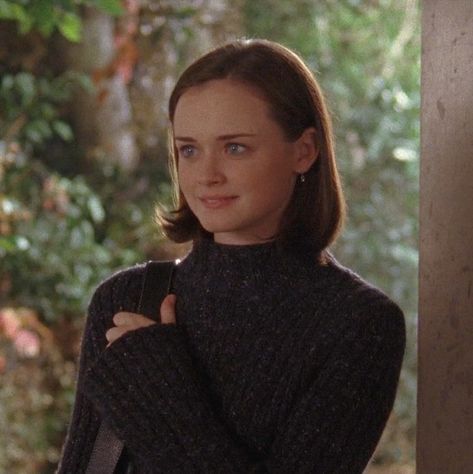 Rory Gilmore Hair, Rory Gilmore Style, Gilmore Girls Fashion, Gilmore Girls Outfits, Alexis Bledel, Lorelai Gilmore, Chuck Norris, Rory Gilmore, Cut My Hair