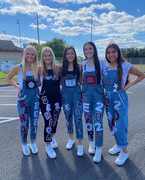 Senior Overalls Painted 2023, Senior Spirit Day Jeans, Denim Day Spirit Week, Overalls Hoco Ideas, Overall Hoco Ideas, Cute Senior Overalls Ideas, Hoco Overalls Freshman, Homecoming Jeans Junior, Painted Hoco Overalls