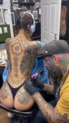 Full Neck Tattoos, Mujeres Tattoo, Full Back Tattoos, Tattoed Women, Full Body Tattoo, Back Tattoo Women, Hot Tattoos, Celebrity Tattoos, Back Tattoos