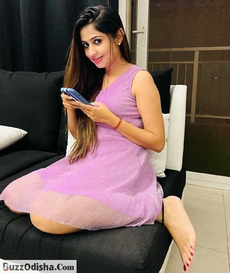 Odia Actress Poonam Mishra Age, Height, Wikipedia & Biography - BuzzOdisha.Com Odia Actress, Name Boyfriend, Photo Sister, Endorsed Brand, Medium Hair Color, Boyfriend Names, Tv Anchors, Crush Love, Name Photo