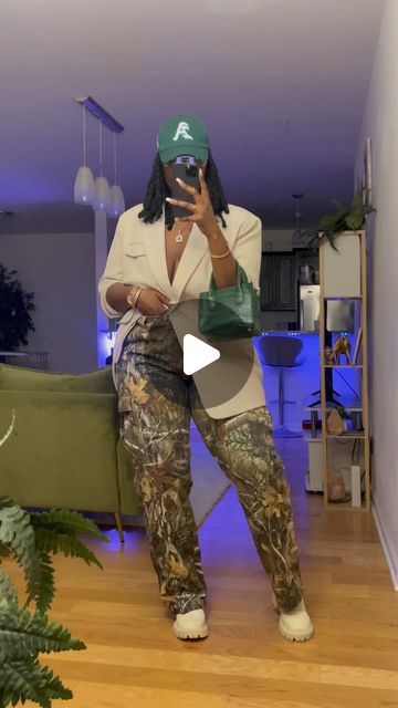 Dominique | Fashion Creator on Instagram: "I Am Not The 1, 2 or the 3 🔥🔥  Cargos: Amazon  Blazer: Primark  #Itgirl #styleinspo #inspo #explore #ootd #grwm #explorepage #outfitideas #blackgirlmagic #blackgirlfashion #styletips #thatgirl #foryoupage #fashioninfluencer #fashioninfluencers #fashionoutfitsblackgirl #tryonhaul #curvy #curvygirl" Cargo Pants With Blazer Outfit, Pants With Blazer Outfit, Cargo Army Pants Outfit, Cargo Pants With Blazer, With Blazer Outfit, Cargo Army Pants, Army Pants Outfit, Outfit With Blazer, Cargo Outfit