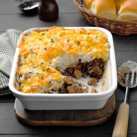 Mushroom Shepherd’s Pie | Reader's Digest Canada Mushroom Shepherds Pie, Monday Recipes, Card Night, Shepherd's Pie Recipe, Shepards Pie, Cauliflower Mash, Lenten Season, Shepherds Pie Recipe, Meatless Recipes