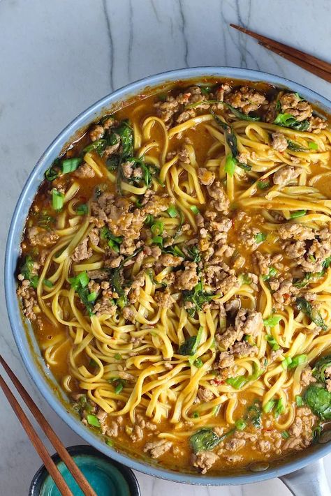 Chicken Recipes Low Carb, Dan Dan Noodles Recipe, Chicken And Egg Noodles, Rice Noodle Recipes, Dan Dan Noodles, Ground Chicken Recipes, Winter Dinner, Spinach Stuffed Chicken, Ground Chicken