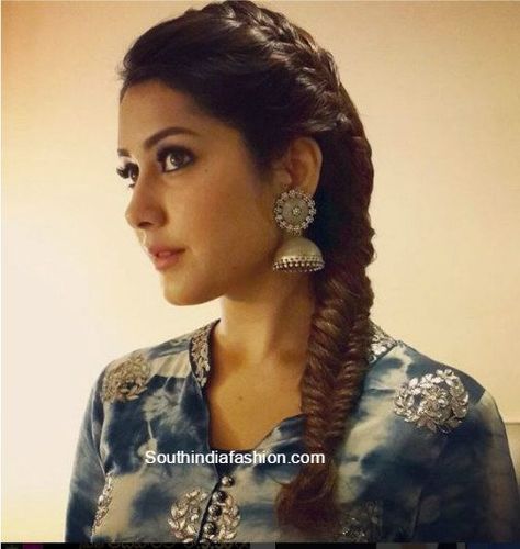 25 Gorgeous Hairstyles of Raashi Khanna that can be tried with different kinds of dresses starting from jeans to formal wear to sarees Hairstyle With Suit, Indian Braids, Hairstyle Ideas Easy, Raashi Khanna, Rashi Khanna, Side French Braids, Saree Hairstyles, Fishtail Braid Hairstyles, Engagement Hairstyles