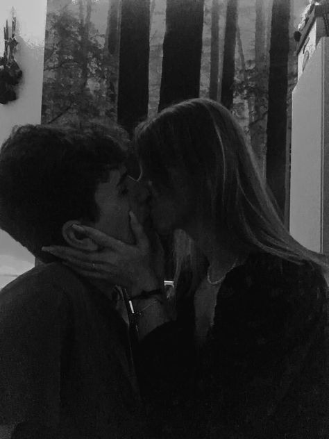 Couples, kisses, love, black&white Black And White Kissing Photo, Kiss Picture Couple Aesthetic, Black And White Couple Pictures, Romantic Kiss Photo, Couple Kiss In Bed, Goofy Couples, Blonde Couple, Obx Dr, Future Spouse