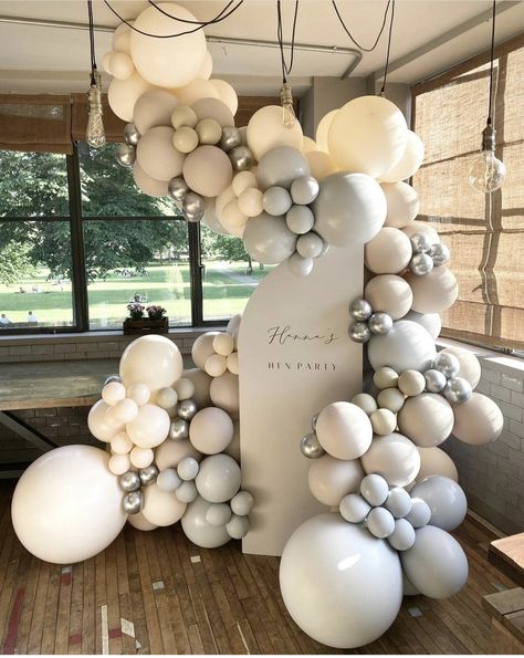 Balloon Decorations Neutral, Monochromatic Balloons, Neutral Color Balloon Garland, Christening Balloon Decorations, Baloons Idea For Birthday, White And Beige Balloon Garland, Neutral Color Balloons, Baloons Idea, Neutral Ballon Arrangement