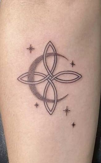 Pagan Tattoo, Evil Eye Tattoo, Knot Tattoo, Finger Tattoo Designs, Witch Tattoo, Flash Tattoo Designs, Adding Details, Classic Halloween, Celtic Tattoos