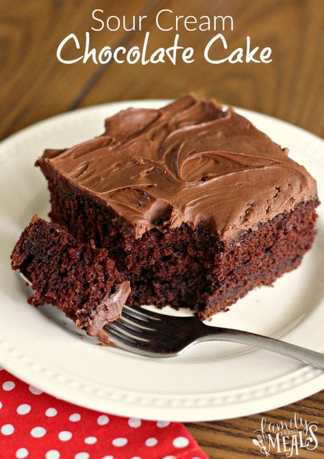 Sour Cream Chocolate Cake Cream Chocolate Cake, Sour Cream Chocolate Cake, Homemade Chocolate Frosting, I Heart Recipes, Recipes Easter, Heart Recipes, Chocolate Sheet Cake, Tasty Dessert, Family Fresh Meals