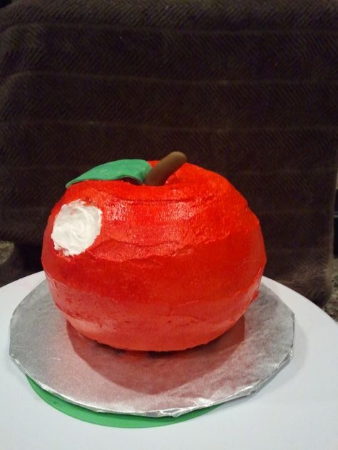 Smash Cake First Birthday, Apple Birthday, Snow White Apple, Snow White Cake, Cake Apple, Caterpillar Birthday, Caterpillar Party, Showers Ideas, Decorative Cookies