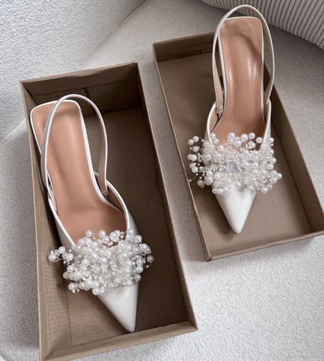 Diy Heels, Elegant Shoes Heels, Dream Wedding Decorations, Fashion Shoes Heels, Cute Shoes Heels, Wedding Shoes Bride, Shoes Heels Classy, White Wedding Shoes, Shoes Outfit Fashion