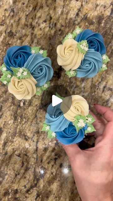 Connie Pacifico | Floral Cupcake Artist on Instagram: "Here are my 3 mini swirl rose cupcakes that I include in my "Special" category boxes and bouquets.  Simple and elegant!  #pipingflowers #flowerpiping #cakeart #pipingskills #cupcakesofinstagram  #handpipedflowers #buttercreamflowers #bakingcheerleaders  #candiacmaville #southshoreofmontreal #montrealcupcakes #tutorials #learnwithme #cupcakeartist" How To Make Cupcake Flowers, Cupcake Bouquet Tutorial, Decorated Cupcakes, Piping Flowers, Floral Cupcakes, How To Make Cupcakes, Rose Cupcakes, Cupcake Bouquet, Easy Cupcakes