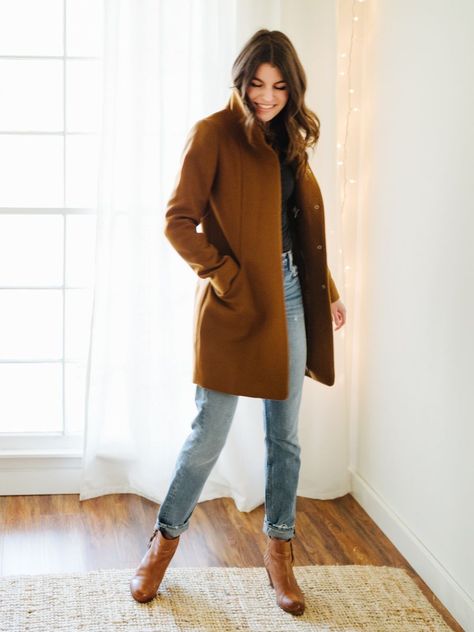 Yay! It’s about time you see this coat in person! I went on and on about it during the winter packing series, and today you get to see it in real life. You might... Read The Post :: Fashion Brown Coat Outfit Men, Aritzia Cocoon Coat, Cocoon Coat Aritzia, Brown Coat Outfit, Aritzia Coat, Aritzia Outfit, Brown Winter Coat, Pijamas Women, Winter Packing