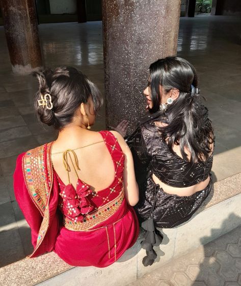 Indian Friends Aesthetic, Indian Dress Up, Sisters Photoshoot Poses, Bff Poses, Sisters Photoshoot, Saree Poses, Stylish Dpz, Bff Photoshoot Poses, Bff Photoshoot