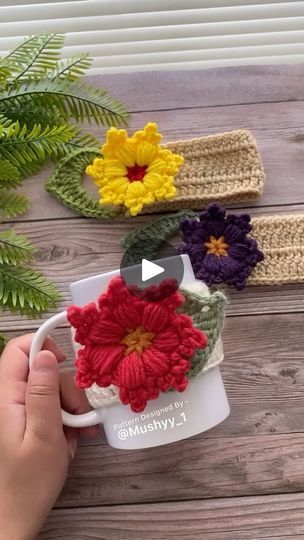 Cup Warmer Crochet, Mug Crochet Cozy Pattern, Christmas Crochet Mug Cozy, Mug Cozy Crochet Pattern Free, Crochet Pumpkin Coaster, Mug Cozy Crochet, Mug Cozies, Crochet Hacks, Mug Cozy Pattern