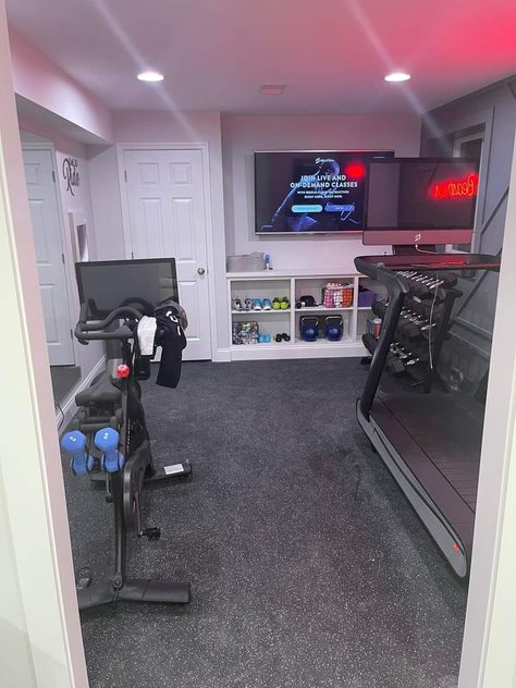 Finished Basement Workout Area, Upstairs Home Gym, Home Gym Ideas Small Bedroom With Carpet, Home Gym For Beginners, Small Gym In Basement, Finished Basement Workout Room, Basement Work Out Room, Home Gym Ideas Bedroom, Basement Spa Room Ideas