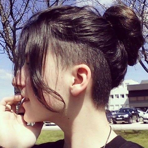 Hair Design Ideas, Undercut Hair, Women Undercut, Undercut Hairstyles Women, Undercut Long Hair, Undercut Bob, Androgynous Hair, Short Hair Undercut, Trendy Hairstyle