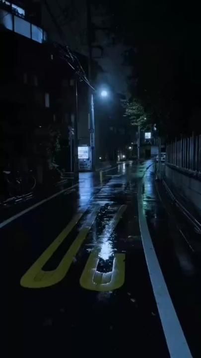 Dark Gif, City Rain, Night Rain, Tokyo Night, Dark Nature Aesthetic, Walking In The Rain, Night Scenery, Wallpaper Animes, Beautiful Views Video