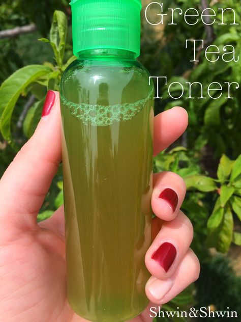 A perfect DIY Green Tea toner for those looking for an inexpensive way to enhance your skin care regime, and who isn’t Green Tea is loaded with healthy benefits for skin including, reduces inflammation, increases skin elasticity, reduce the appearance of pores and gives your skin a youthful glow. Next time you make yourself up a … Diy Green Tea, Green Tea Toner, Oil Cleansing, Skin Care Routine For 20s, Natural Facial, Healthy Benefits, Facial Toner, Beauty Recipe, Diy Skin Care