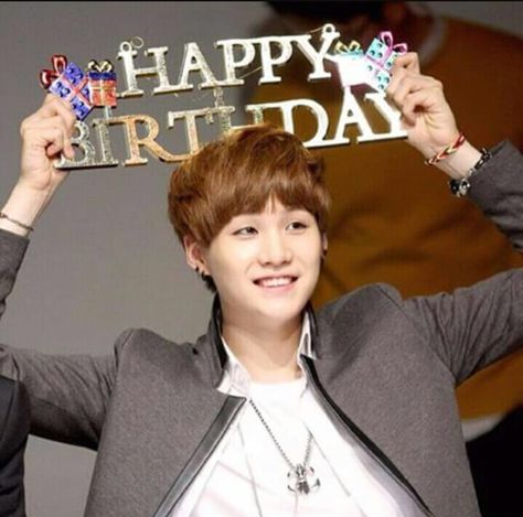 Happy Birthday Kpop, Min Yoongi Birthday, Suga Birthday, Happy Birthday Suga, Happy Birthday Book, Kpop Suga, Birthday Kpop, Bts Happy Birthday, Birthday Icon