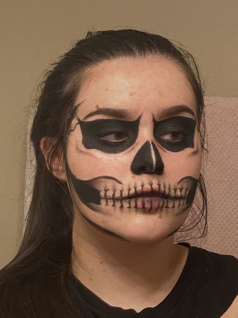 Tate Skull Makeup Easy, Skeleton Makeup On Men, Skeleton Makeup Pretty Easy, Ahs Skeleton Makeup, Skull Face Paint Aesthetic, Tate Langdon Makeup Easy, Easy Skull Makeup Men, Tate Ahs Makeup, Skeloten Makeup