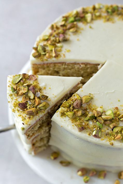 Pistachio Mascarpone, Pistachio Recipes, Pistachio Cake, Baking Recipe, Dessert Cake, Läcker Mat, Holiday Cakes, Savoury Cake, Layer Cake