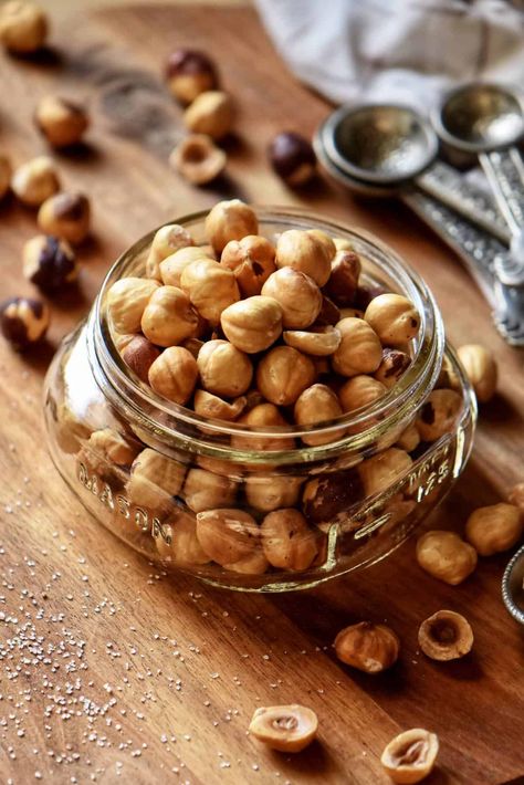 Roasted Hazelnuts How To, How To Roast Hazelnuts Recipe, Roasting Hazelnuts In Oven, Shelled Hazelnut Recipes, Roasted Hazelnut Recipes, Hazel Nut Recipes, Dehydrator Snacks, Pecan Meal, Mat Inspiration