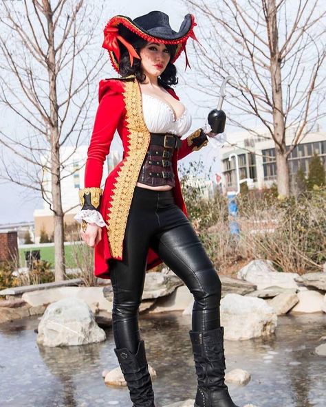 Captain Hook [as a female] (Gender Bender / Cosplay by MegaWattCosplay @Facebook) #PeterPan Female Villain Costumes, Captain Hook Costume, Disney Villain Costumes, Disney Characters Costumes, Disney Dress Up, Villain Costumes, Female Villains, Disney Cosplay, Costume Collection