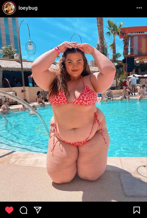 Fat Woman Reference, Woman Reference, Loey Lane, Women Poses, Big Women Fashion, Famous Fashion, Plus Size Summer, Pose Reference, Plus Size Fashion