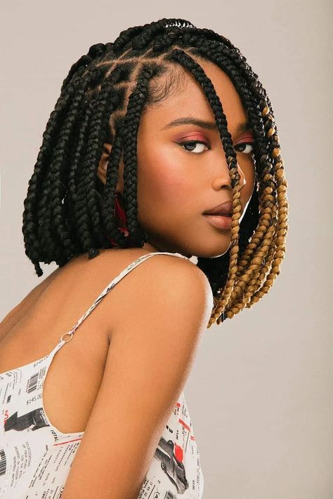 Easy Ways To Style Box Braid Hairstyles Box Braids Bob, Bob Braids Hairstyles, Short Box Braids Hairstyles, Short Box Braids, Long Box Braids, Box Braids Hairstyles For Black Women, Short Braids, Box Braids Styling, Braids For Black Women