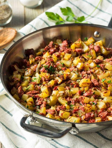 Learn how to make corned beef hash with canned corned beef, diced potatoes and sautéed onions for this hearty breakfast dish. Spam Recipes Dinners, What Is Corned Beef, Corned Beef Hash Recipe, Canned Corned Beef, Spam Recipes, Food Casseroles, Instant Mashed Potatoes, Hash Recipe, Dried Potatoes