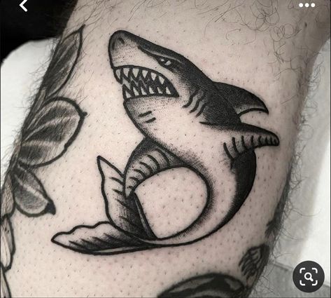 Traditional Shark Tattoo, Shark Tattoo Ideas, Tato Maori, Traditional Black Tattoo, Shark Tattoo, Men Tattoos, Muster Tattoos, Shark Tattoos, Old School Tattoo Designs