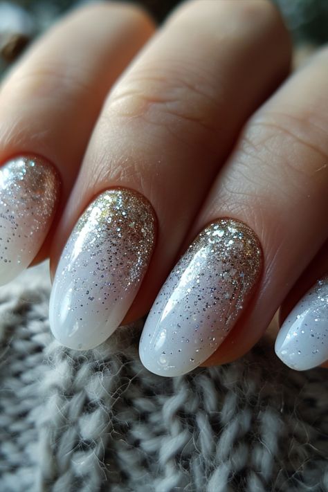 Ombre Glitter Nails Nye Glitter Nails, Ombre Glitter Nails, Beckham Style, Milky Nails, Stunning Nail Designs, Ombre Glitter, Nail Art Trends, Glamour Nails, Glitter Dipped