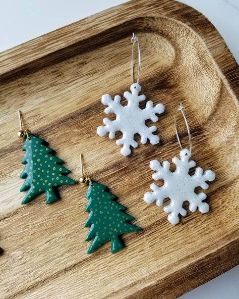 Polymer Clay Snowflakes, Christmas Fimo Earrings, Snowflake Polymer Clay Earrings, Snowflake Clay Earrings, Christmas Polymer Earrings, Polymer Christmas Earrings, Christmas Earrings Clay, Polymer Clay Crafts Christmas, Christmas Earrings Polymer Clay