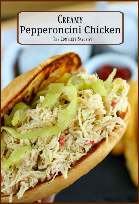 Pepperoncini Chicken, Chicken Slowcooker, Slow Cooker Meal, Pepperocini Recipes, Stuffed Banana Peppers, Chicken Dishes Recipes, Chicken Dinner Recipes, Crock Pot Recipes, Main Dish Recipes