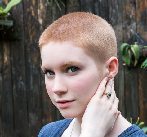 Buzzed Red Hair Women, Redhead Buzzcut, Womens Buzzcut, Hairstyles Buzzcut, Hair Elegant, Buzz Cut Hairstyles, Skinhead Fashion, Short Shaved Hairstyles, Buzzed Hair