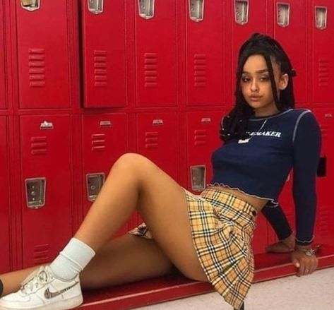 Oh My Goddess, Teen Dress, Cute Workout Outfits, Mini Skirt Dress, Girls In Mini Skirts, Pretty Legs, Plaid Mini Skirt, Looks Vintage