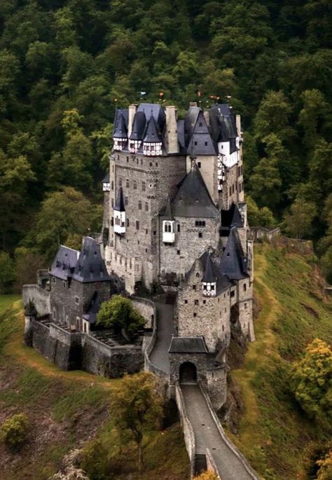 Medieval Eltz Castle in Wierschem Germany 🇩🇪 Near the Moselle River beautiful old Castle Eltz Castle, Monumental Architecture, Old Castle, Castle Mansion, Castle Aesthetic, Chateau France, Medieval Times, Beautiful Castles, Best Places To Live