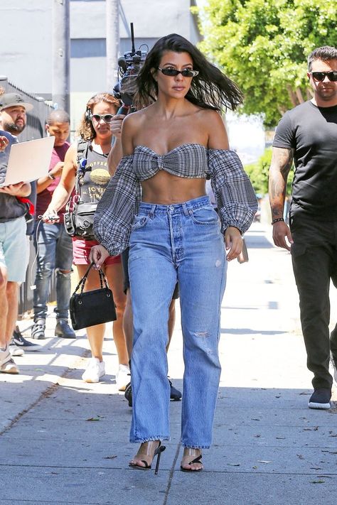 Kourtney Kardashian Style, Toned Tummy, Kardashian Outfit, Plaid Crop Top, Kendall Jenner Outfits, Jenner Outfits, Kardashian Style, Kourtney Kardashian, Khloe Kardashian