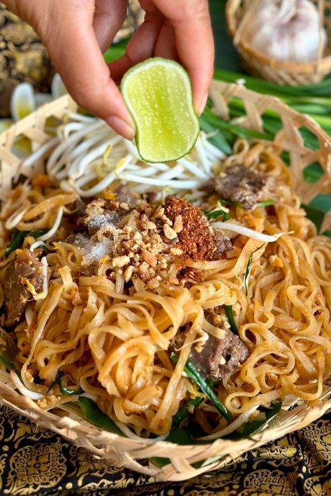 Easy recipe for pad Thai beef. Enjoy healthy and authentic noodles stir-fried in the most delicious sauce. Make the sauce ahead of time, and it's the perfect option for your busy weeknights! Thai Beef Recipes, Pad Thai Beef, Beef Pad Thai Recipe, Homemade Pad Thai Sauce, Authentic Pad Thai Recipe, Yacht Food, Easy Pad Thai Recipe, Pad Thai Recipe Authentic, Authentic Asian Dishes