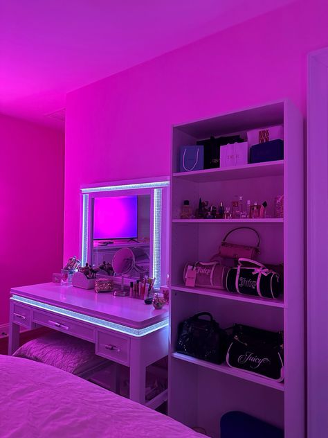 Makeup vanity with lights and Juicy Couture Bags Juicy Couture Room Aesthetic, Juicy Couture Room Ideas, Juicy Couture Bedroom, Juicy Couture Room, Aura Room, Juicy Couture Aesthetic, Makeup Vanity With Lights, Vanity With Lights, Chill Room