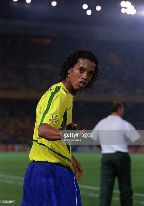 Ronaldinho VS Germany 2002 World Cup Final 30th June Brazil World Cup Aesthetic, World Cup Aesthetic Brazil, Old Brazil Team, 2002 World Cup, 2002 Brazil Team, 2002 Brazil World Cup, Football Wall, Football Images, Japan News