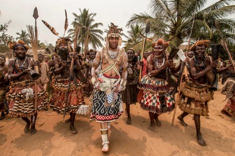 Drc Congo Culture, Congolese Traditional Clothing, Congo Culture, Congolese Culture, Movie Inspiration, Fantasy Inspo, Africa Art Design, African Pattern Design, Mask Dance