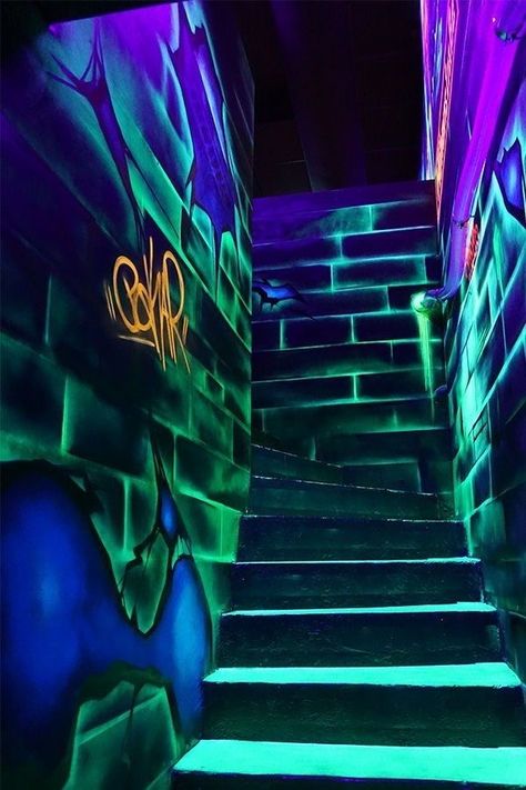 Nightclub Design, Halloween Tattoo, Cyberpunk Aesthetic, Laser Tag, Neon Aesthetic, Neon Wallpaper, Neon Party, Neon Art, Club Design